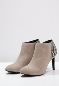 KIOMI Botines bajos - grey