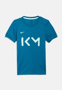Camiseta de manga curta Nike cor verde-azulado com um grande logótipo branco "KM" na frente, feita de tecido leve e respirável com decote redondo.