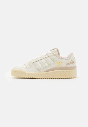 Trainers - off-white