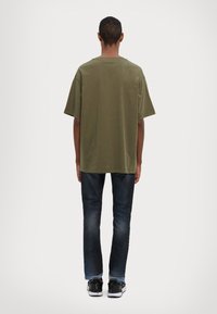 Versace Jeans Couture SWAN LOGO  - T-shirt print - olive