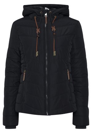 Doudoune noire avec capuche, texture matelassée verticale, cordons de serrage et zippers marron contrastants, et poches latérales.