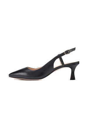 Escarpin slingback en cuir noir avec bout pointu, découpes ouvertes sur les côtés et talon fin. Dispose d'une bride réglable avec boucle.