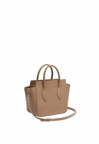 Sac en cuir tan avec double poignée, côtés plats et bandoulière amovible. Texture lisse et design minimaliste sans matériel visible.