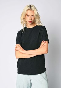 Mira Paris YOU GO VINTAGE UNISEX TEE 2024 - T-shirt print - black denim