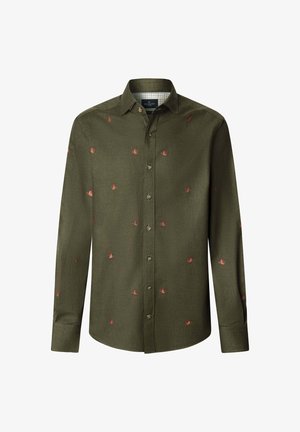 Olivově zelená košile s dlouhým rukávem, zapínání na knoflíky, s malými červenými vyšitými vzory ptáčků a klasickým límečkem.