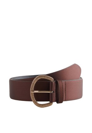 Hnedý kožený opasok zvinutý, so štruktúrovanou zlatou oválnou prackou s jedným hrotom, zobrazený na bielom pozadí.