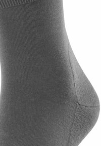 Graue Baumwollsocke mit einer glatten Textur, geripptem Bündchen und verstärktem Fußbereich. Das Design betont Langlebigkeit und Tragekomfort.