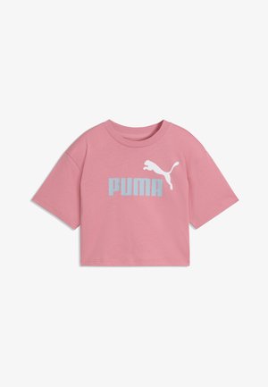 Różowy krótki t-shirt z krótkim rękawem z jasnoniebieskim logo Puma i grafiką skaczącego pumy z przodu.