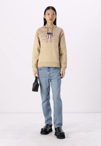 GANT ARCHIVE SHIELD HOODIE - Sweatshirt - caramel beige