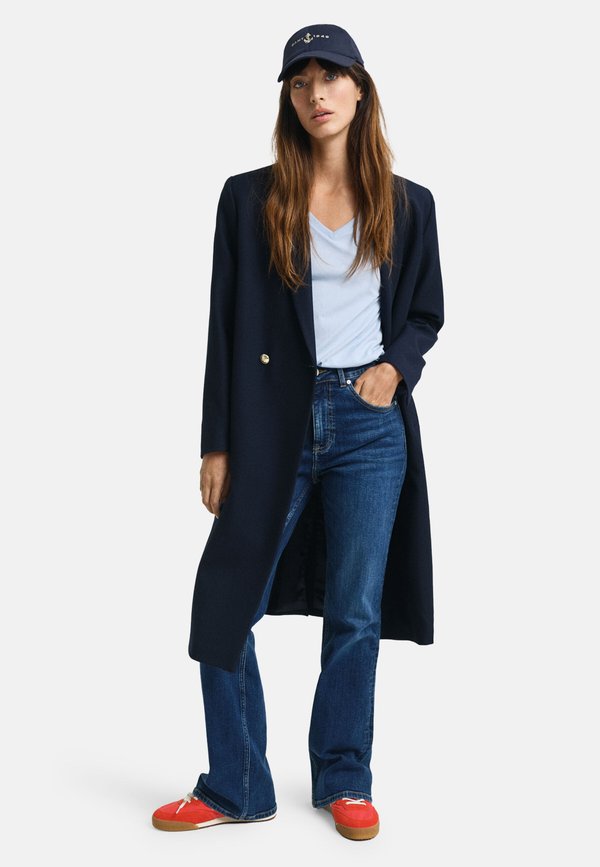 SHIELD V NECK - Basic T-shirt4