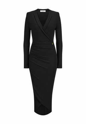 Zwarte langemouwen jurk met een wikkeldesign, voorzien van een geplooide textuur bij de taille en een jurk tot de knie met een asymmetrische zoom. Gouden accentdetail.