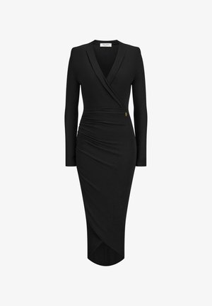 Zwarte langemouwen jurk met een wikkeldesign, voorzien van een geplooide textuur bij de taille en een jurk tot de knie met een asymmetrische zoom. Gouden accentdetail.