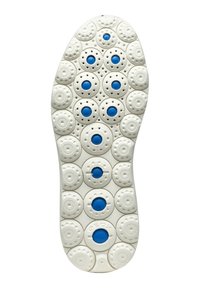 Suola di scarpa in gomma bianca con motivi circolari in rilievo e accenti blu. Presenta fori di ventilazione per la traspirabilità. Superficie testurizzata.