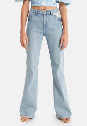 DAISY EMBELLISHED - Vaqueros bootcut - blue