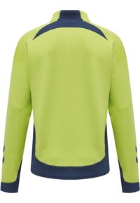 Zielona sportowa kurtka z wysokim kołnierzem, niebieskimi akcentami, teksturowanym materiałem i szczegółami z siateczki na ramionach. Długie rękawy, dopasowany krój.