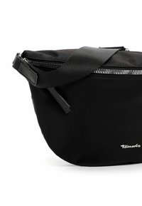 Borsa a tracolla nera in nylon con forma arrotondata, zip argentata e tracolla nera. Presenta un logo argento sul davanti.