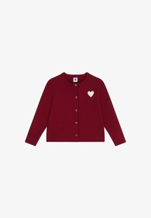 Cardigan rouge en tissu doux, avec un col rond, des boutons sur le devant et un petit détail en forme de cœur crème sur la poitrine.
