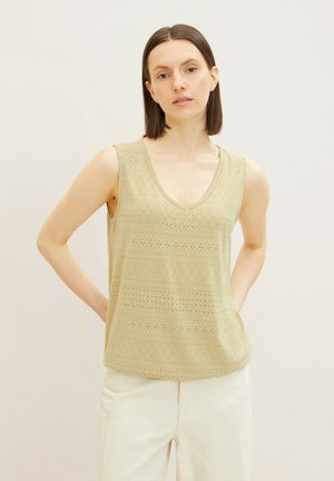 Top - light moderate olive