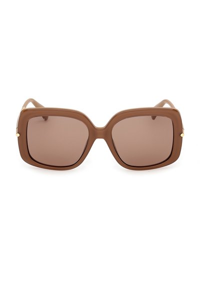 Lunettes de soleil carrées surdimensionnées de couleur marron avec des montures épaisses et des verres dégradés marron, vues de face sur un fond blanc.