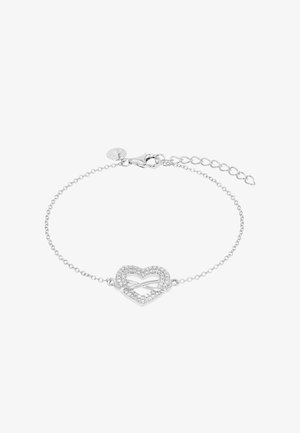 Bracelet en chaîne argentée avec un élément central en forme de cœur incrusté de petits cristaux clairs et un motif de ruban entrelacé.