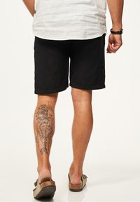 CARISMA Shorts - black