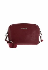 Sac bandoulière rectangulaire en cuir bordeaux avec surface texturée, logo argent "Mandarina Duck" et bandoulière amovible avec attaches en argent.