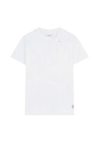 Hvid bomulds T-shirt med korte ærmer og en knudedetail på venstre skulder. Har et lille logo i nederste højre hjørne.