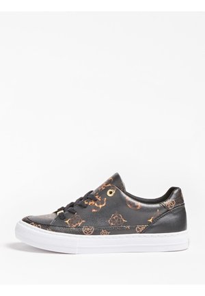 Sort lavtop sneaker med brune leopardpletter, hvid sål, sorte snørebånd og gyldne huller på en hvid baggrund.