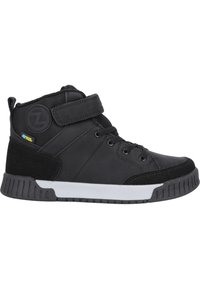 Sort høj-top sneaker med en glat læderoverdel, syntetiske detaljer, en Velcro-rem og en hvid gummisål med tekstureret mønster.