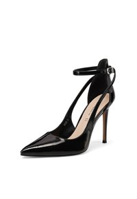 Décolleté nera in vernice con tacco alto a spillo, punta appuntita, cinturino alla caviglia; texture liscia e dettagli minimi.