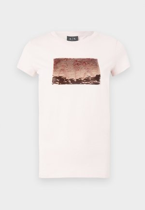 T-shirt de manga curta cor-de-rosa claro com um design reversível de lantejoulas retangulares em dourado rosa e castanho no peito e decote redondo.