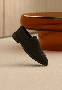 Επιλέχθηκε, black