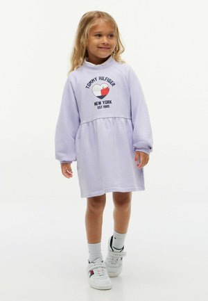 Tommy Hilfiger, TOMMY HILFIGER FLAG EMBROIDERY RELAXED TERRY SWEATSHIRT DRESS - Freizeitkleid - lavender ice