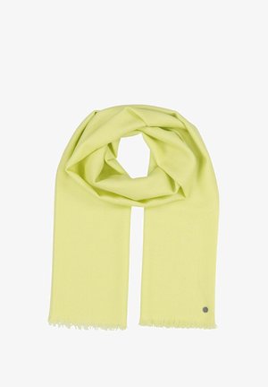 Écharpe vert lime en tissu doux. Elle présente des bords effilochés et un petit accent de marque, avec un design flexible et drapé.