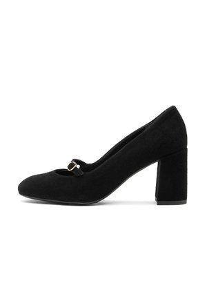 Mary Jane in suede nera con tacco basso a blocco e una piccola cinturino con fibbia sopra il collo del piede.