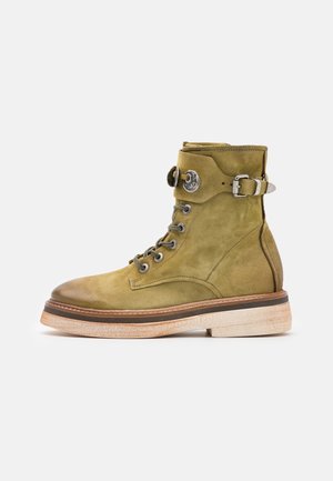 Enkellaarsjes met plateauzool - khaki