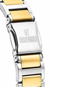 Sidabrinė ir auksinė metalinė laikrodžio apyrankė su susietu dizainu, turinti blizgius paviršius ir sagtį su išgraviruotu "Festina" logotipu.