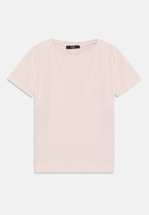Lichtroze T-shirt met korte mouwen, gemaakt van zachte stof, met een ronde hals en een eenvoudig, onopvallend ontwerp zonder patronen of accenten.