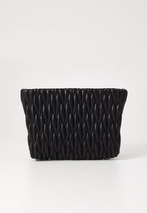 Must jaotatud käekott, millel on teemantkootud tekstuur, struktuurne kuju ja sile nahk. Nähtavat metallist osa pole.