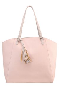 Grand sac fourre-tout rose clair avec doubles anses d'épaule et pompons décoratifs en cuir beige et marron.