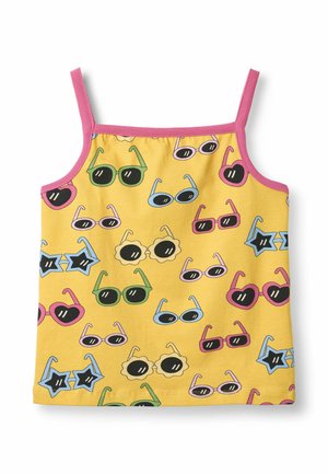 Żółta koszulka na ramiączkach z różowymi paskami, z wzorem kolorowych okularów przeciwsłonecznych w różnych kształtach, takich jak serca, gwiazdy i kwiaty.