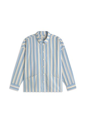 Chemise à manches longues boutonnée avec des rayures verticales bleu clair, crème et beige, avec un col classique et deux poches avant.