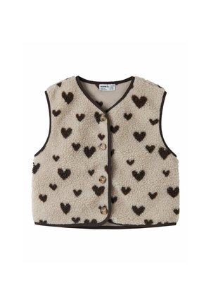 Veste polaire beige avec motifs de cœurs marron foncé, fermeture devant à boutons et bord brun foncé sur les bords.