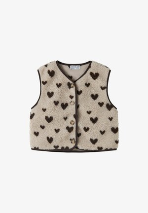 Veste polaire beige avec motifs de cœurs marron foncé, fermeture devant à boutons et bord brun foncé sur les bords.
