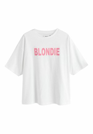 Valge puuvillane lühikeste varrukatega T-särk ümmarguse kaelusega. Esiküljel on julge roosa tekst "BLONDIE".