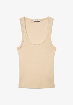 Top senza maniche beige a coste con scollo a U, stile aderente e etichetta del marchio "Calliope" sul retro del collo interno.
