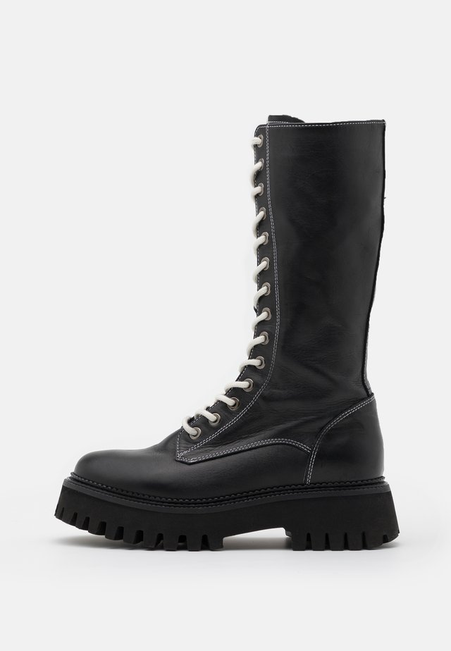 GROOV-Y - Stivali con plateau - black/winter white
