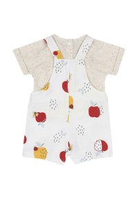 Conjunto de algodón que incluye una camiseta beige con manchas y un peto blanco con estampados de manzanas y abejas. De longitud corta con tirantes ajustables.