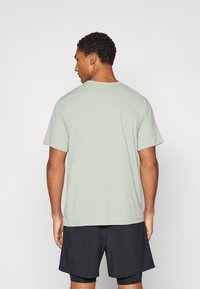 Nike Performance HYVERSE - Športové tričko - jade horizon/black