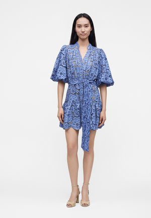 Alice + Olivia, CORA VOLUMINOUS TIERED SHIRT DRESS - Hverdagskjole - indigo